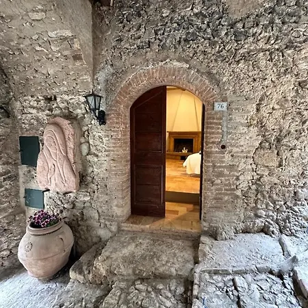 Relais Borgo Lizori Country House Campello sul Clitunno Exterior photo