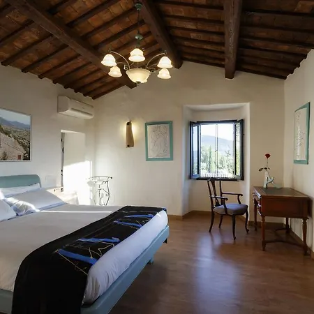 Relais Borgo Lizori Country House Campello sul Clitunno Exterior photo